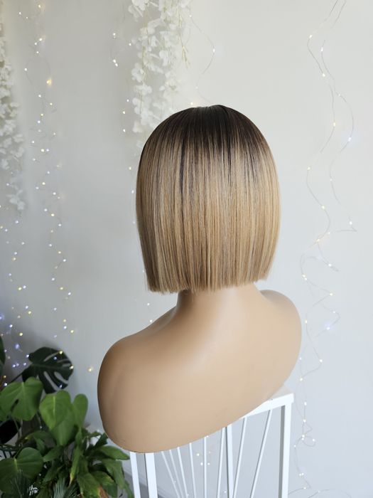 Peruka premium Kim bob piaskowo beżowy blond naturalna fryzura