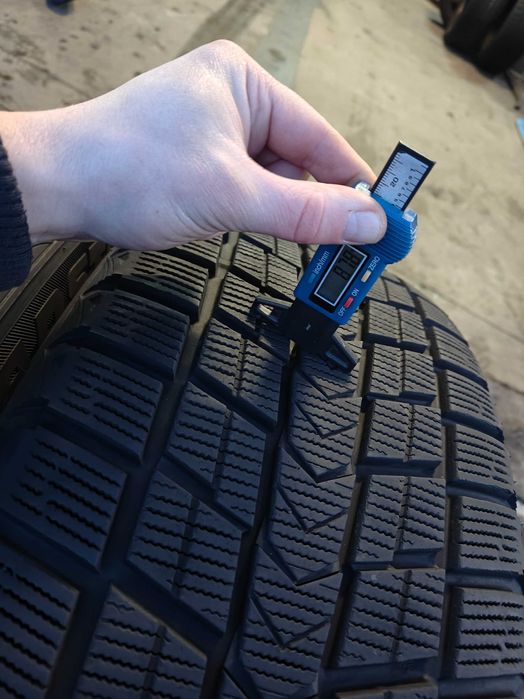 Nexen-Roadstone Winguard Ice R20 265 50 зимові шини на Infiniti FX35