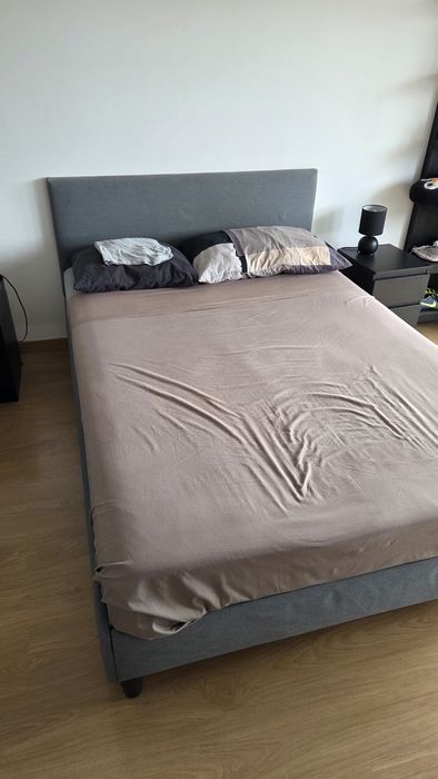 Cama de Casal Estofada IKEA 140x200 cm (Com Colchão e Sobrecolchão)