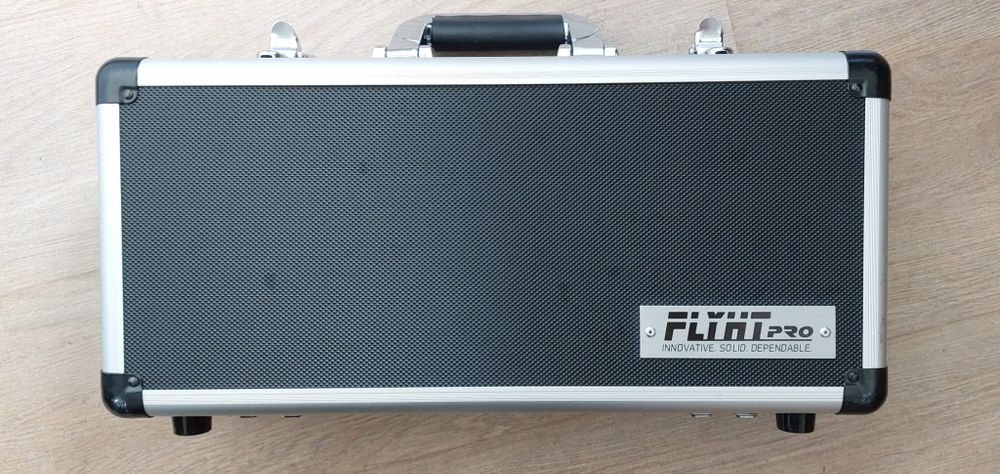 Behringer PRO-800 + Flyht Pro Case – Como Novo