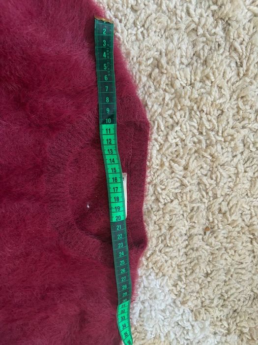 Пухнастий светр-травка кольору марсала/бордо з котиками з паєток