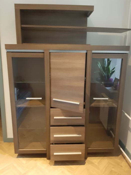 Witryna szklana z półką na ścianę