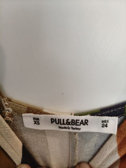 Diversos vestidos de verão