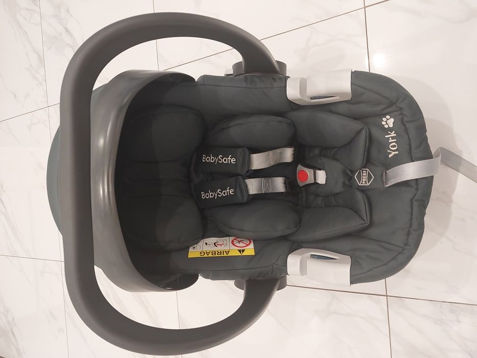 Fotelik Babysafe York z baza isofix.
