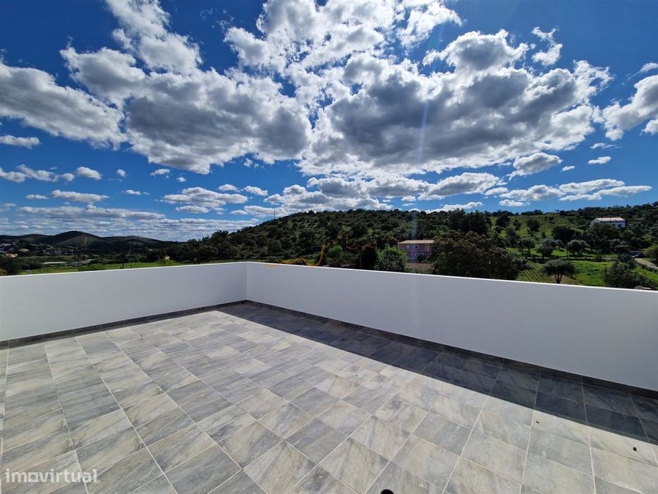 Moradia T3 - Terraço com 30 m2 - Quintal - Garagem - Odelouca - Silves