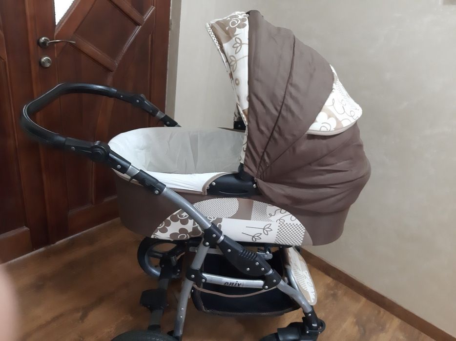 Каляска дитяча  .