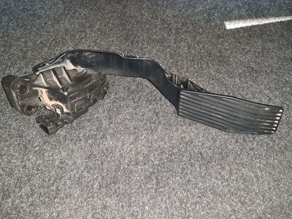 Педаль газа Opel Zafira B 1.7  (9202341)