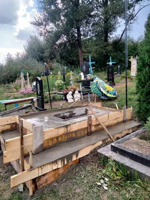 Памятники! Виготовлення та встановлення!!