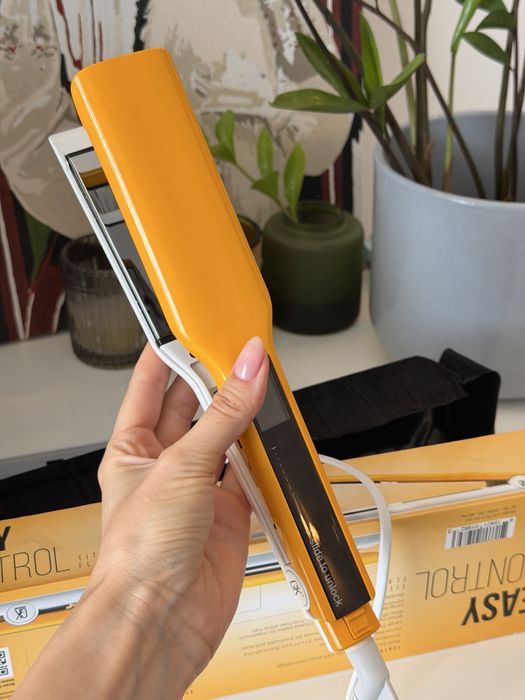 Professional hair styler (iron)