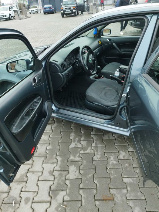 Продаж сімейного авто