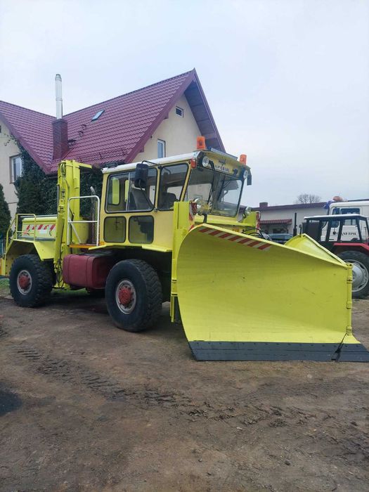 Pług śnieżny samojezdny /spycharka