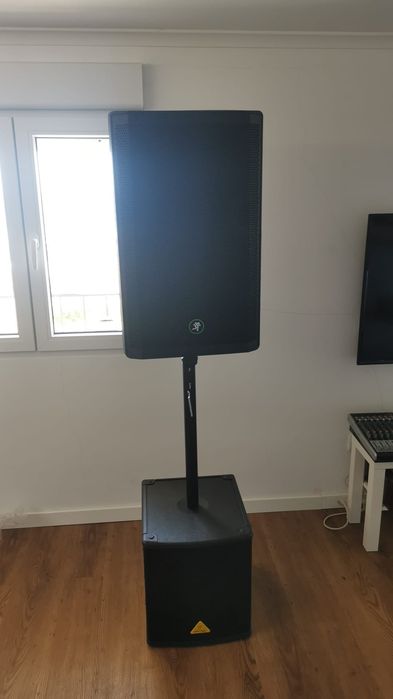 Mackie Thump 215 e Behringer B1200D Pro
Behringer B1200D Pro