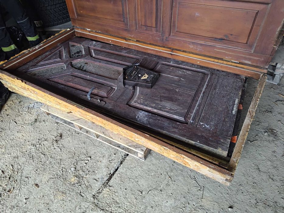 Drzwi na budowę wejściowe