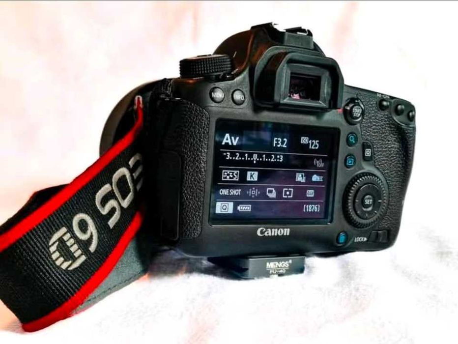 Canon EOS 6D (Mark I) + Sigma 50mm F1.4 Art + Tamron 17-35mm OSD