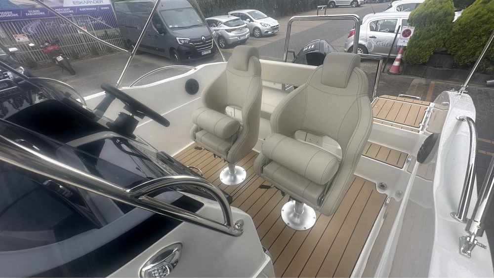 Nowa Łódź motorowa Barracuda 545 Open Mercury F115 ELPT przyczepa FILM