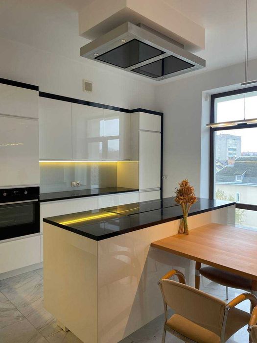 Продаж елітної 2 кім. квартири з ремонтом вул. Червона