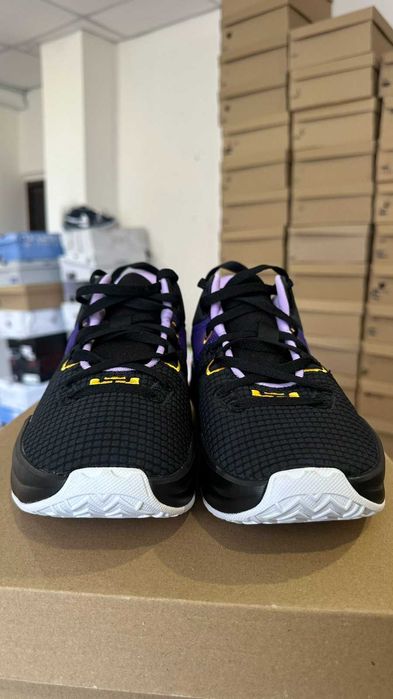 #4273 Nike LeBron Witness VII [US 9|27 cm] - NEW