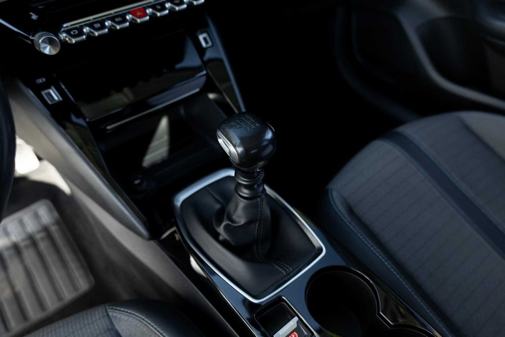 Peugeot 208 1.2 PureTech Allure - TECTO PANORÂMICO