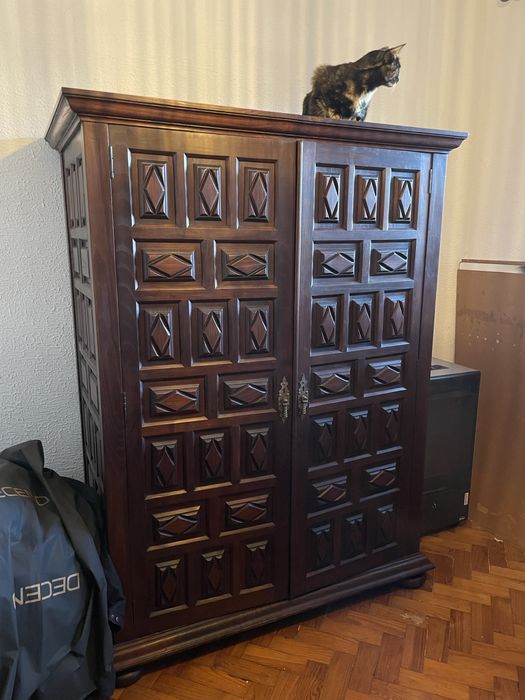 Roupeiro madeira maciça