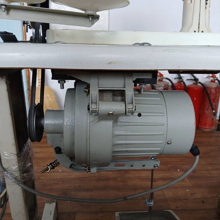 Колонкова швейна машина Beyoung BM-9910