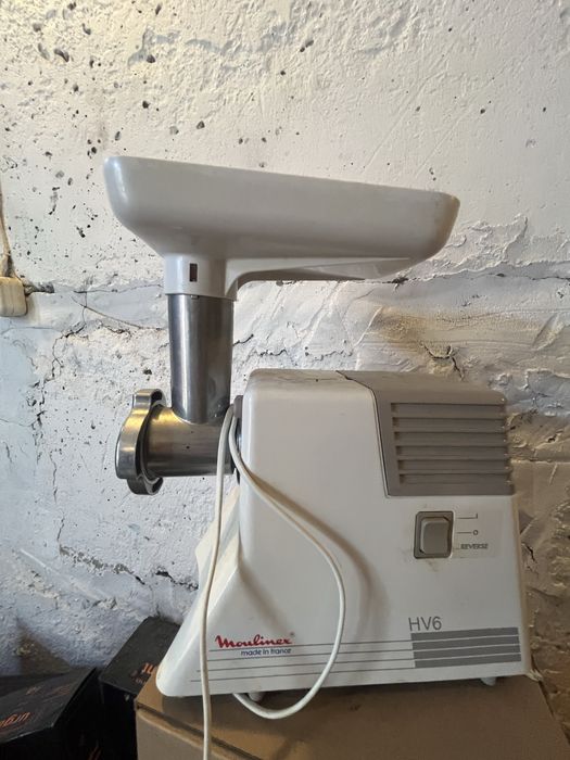 Мʼясорубка Moulinex HV6
