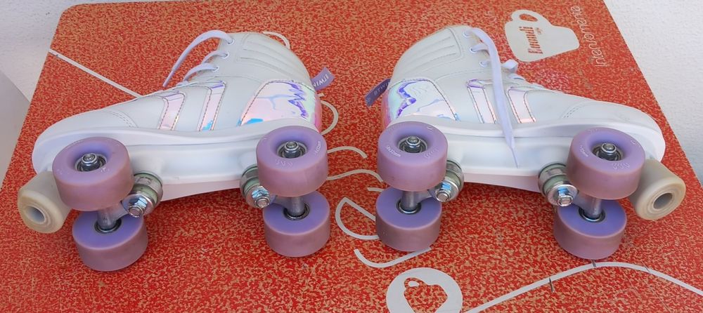 PATINS N°38,39 EM BOM ESTADO.DESPORTO E LAZER COM 4 RODAS.Exercitar,Parque,Verão,Férias.