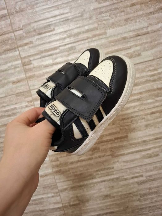 Кросівки adidas 24 кеди,снікерси