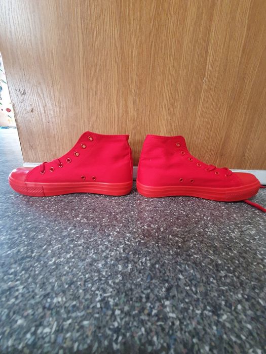 Trampki czerwone r.39