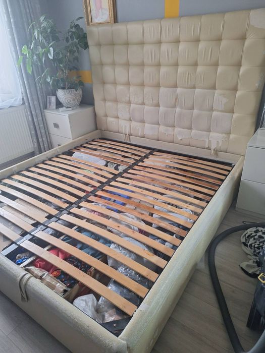 Деревʼяне ліжко під реставрацію