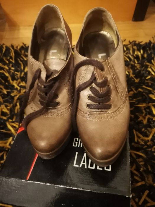 Sapatos de tacão  PREÇO FINAL para despachar