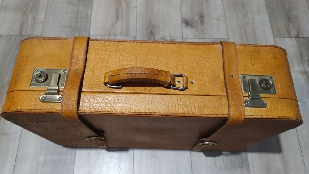 Чемодан кожаный рыжий