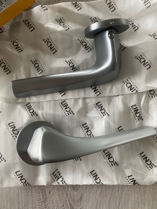 Дверні ручки Ola матовий хром