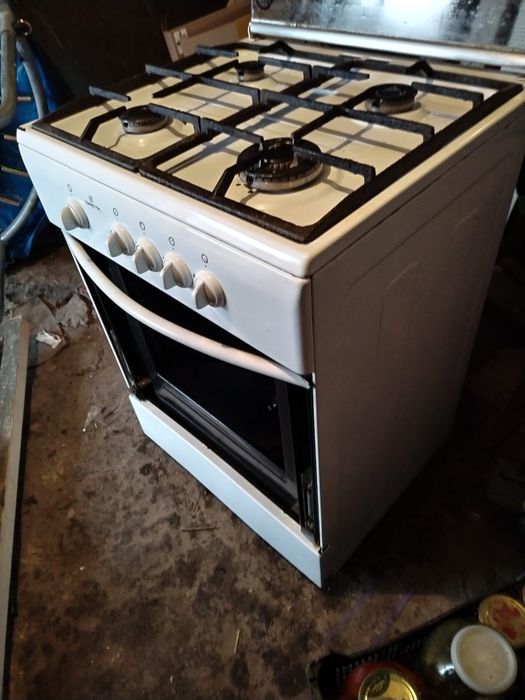 Продам газовую плиту