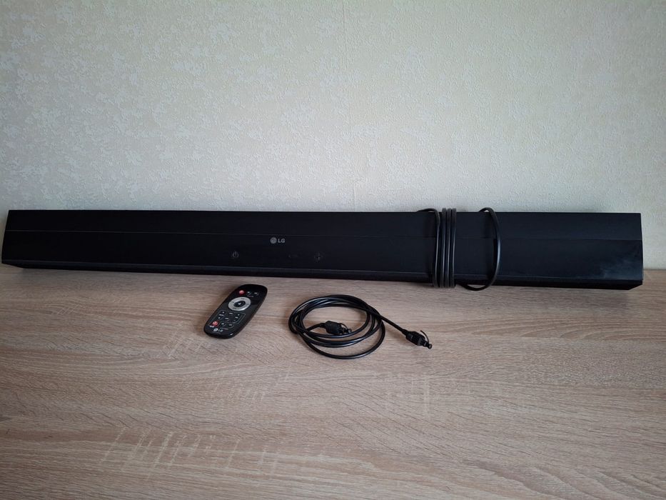 Саундбар LG NB2020A — рабочий, с ИК-кабелем