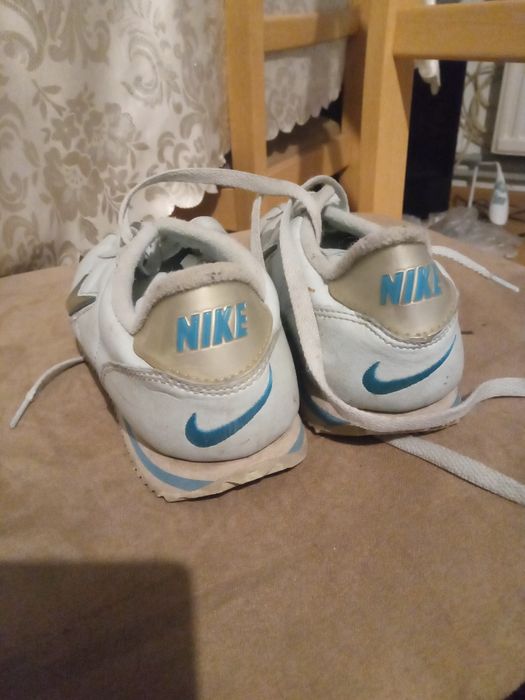 Buty sportowe nike rozmiar 36,5 wkładka 23,5 cm