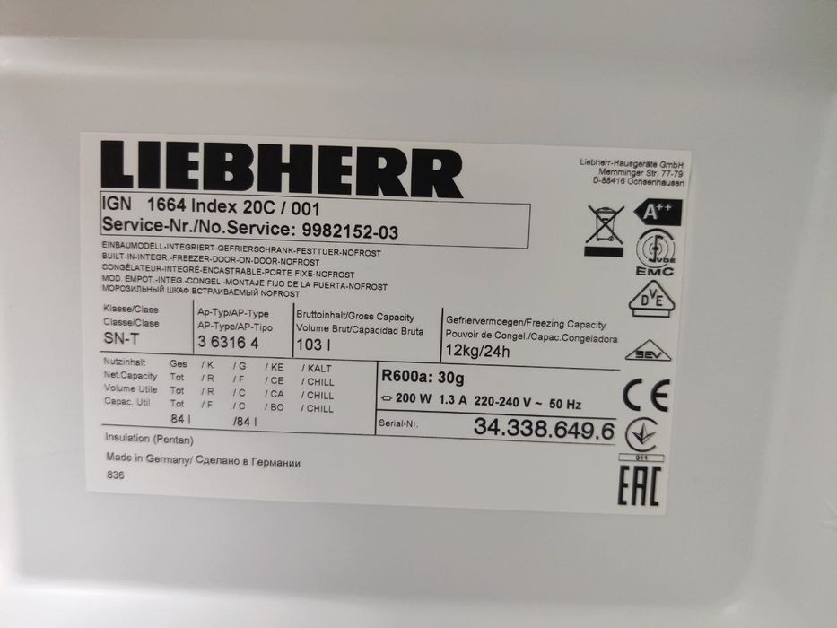 Вбудована морозильна камера Liebherr™IGN 1664 пенального типу. Germany
