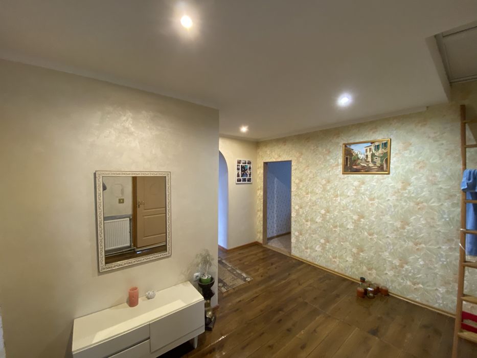 Приватний цегляний утеплений будинок