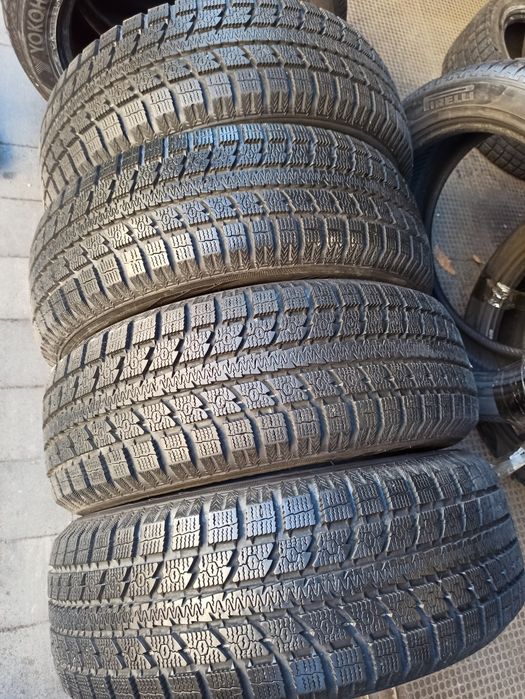 Зимняя резина 215/60 R17 Toyo Observe GSI 5