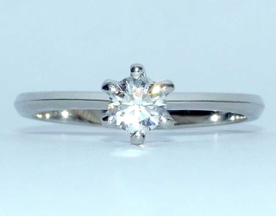 Кольцо платина с бриллиантом р. 17.0