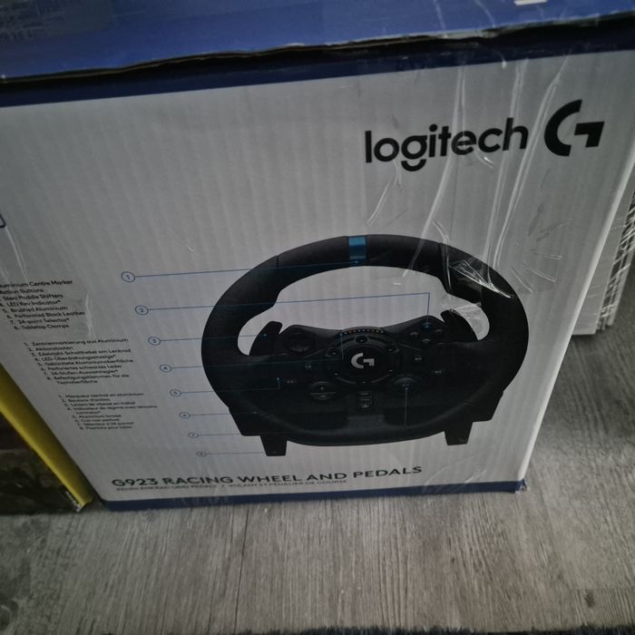 Volante e pedais logitech