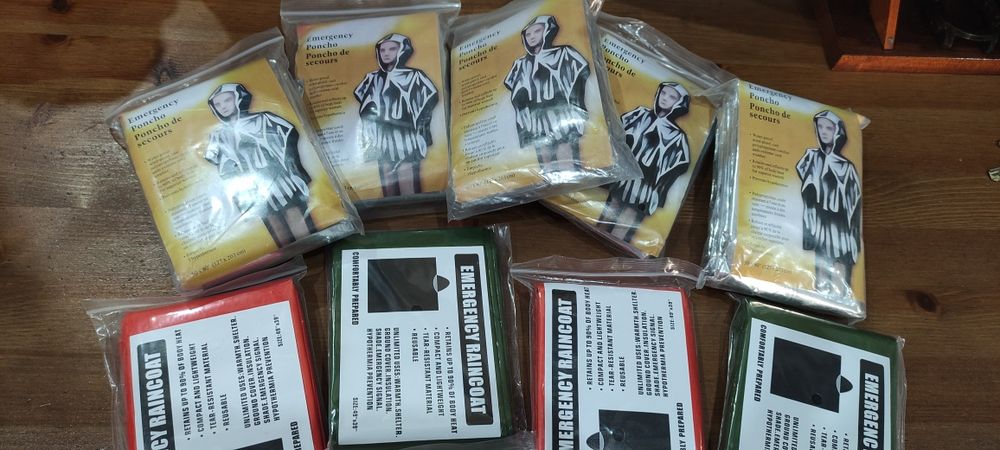 Poncho/capa de chuva de emergência