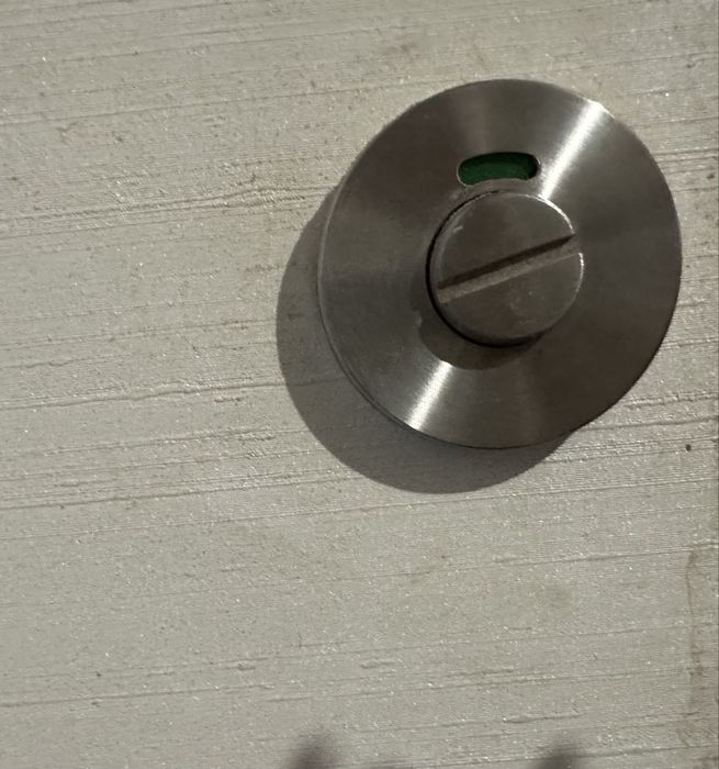Sistema de fixação em aço inox para porta de correr + Porta de correr c/ fecho