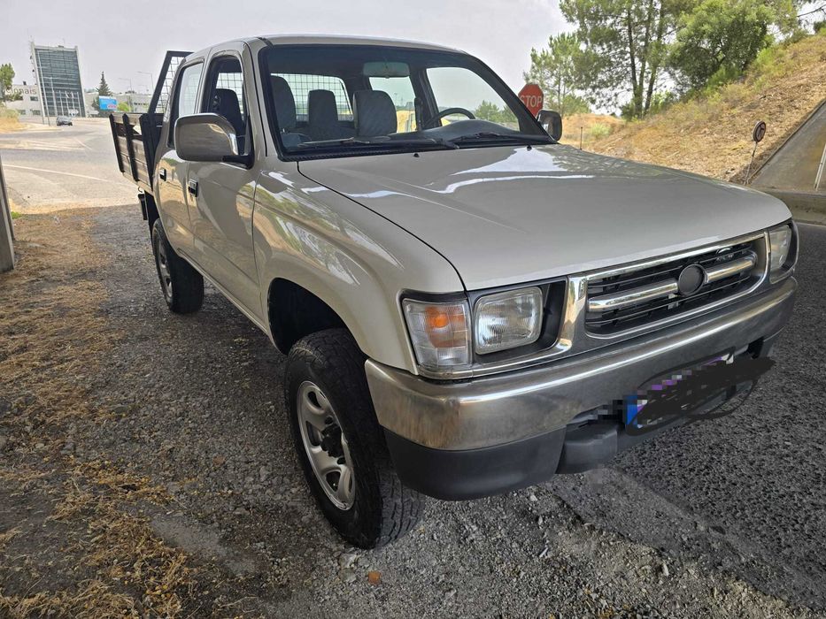 Toyota Hilux Tracker