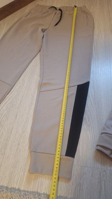 Чоловічий спортивний костюм