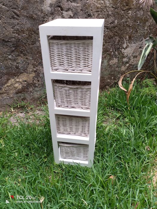 Armário Com 4 Cestos Para Arrumação – 20€