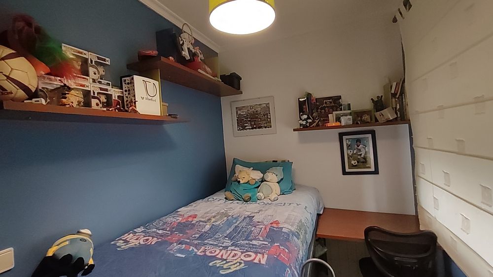 Vendo quarto solteiro em bom estado,+colchão, prateleiras