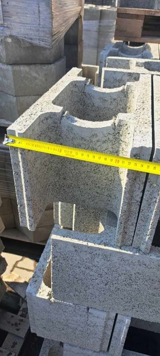 pustak szalunkowy fundamentowy zalewowy betonowy