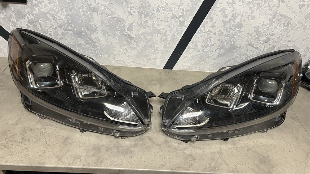 Фара права Ford Escape MK4 2020-2022 Форд Ескейп