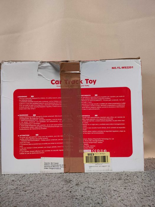 Drewniany tor wyścigowy z 4 samochodami, zabawka edukacyjna