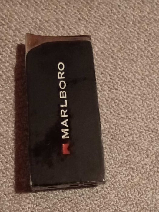 Marlboro Isqueiro c/ Mola para Prender
